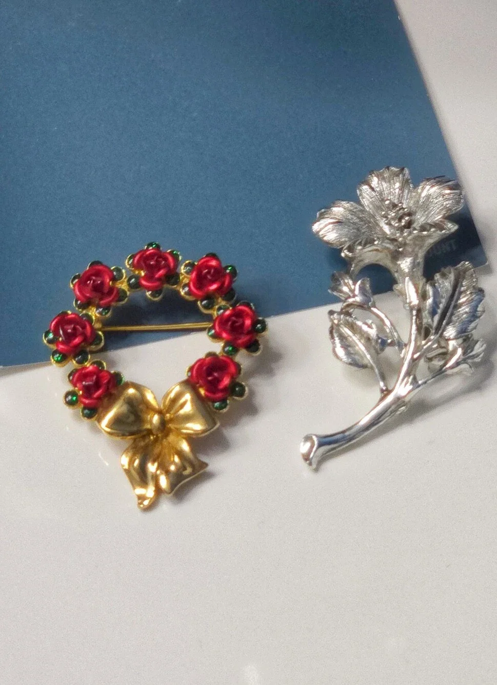 Avon Gold-tone Wreath Brooch with Red Rose Accents / Slivet Flower Brooch